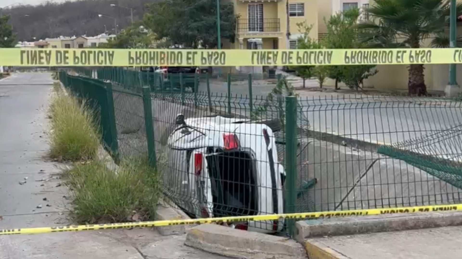 Vehículo Robado Fue Localizado Volcado en Canal Pluvial en Culiacán, Sinaloa