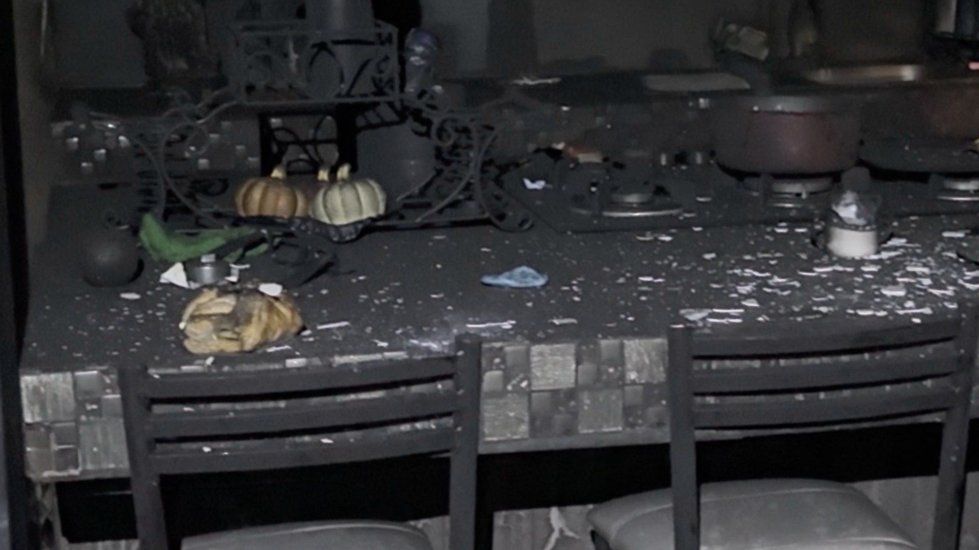 Muebles consumidos por incendio
