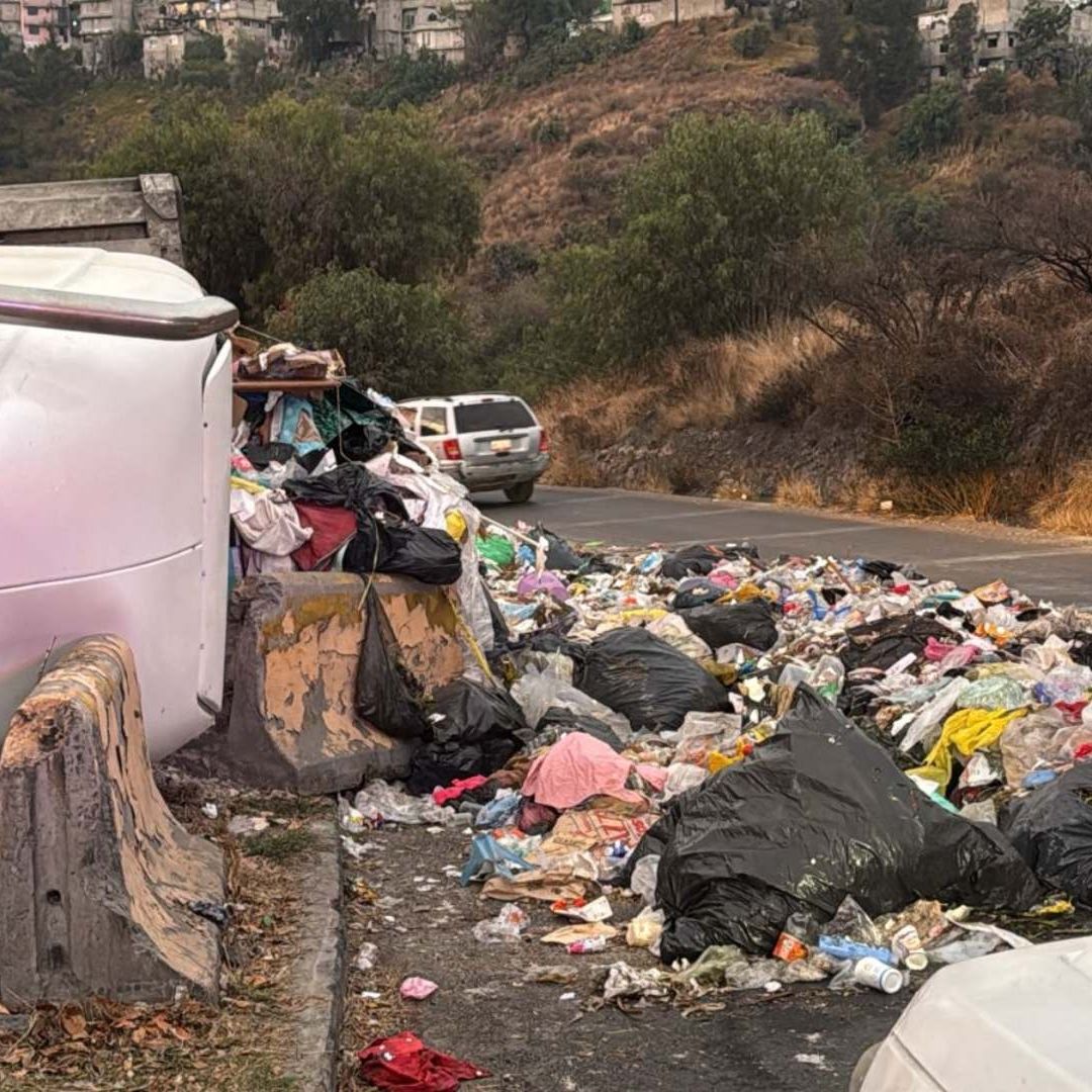 Traíler volcado en Nicolás Romero, Estado de México.