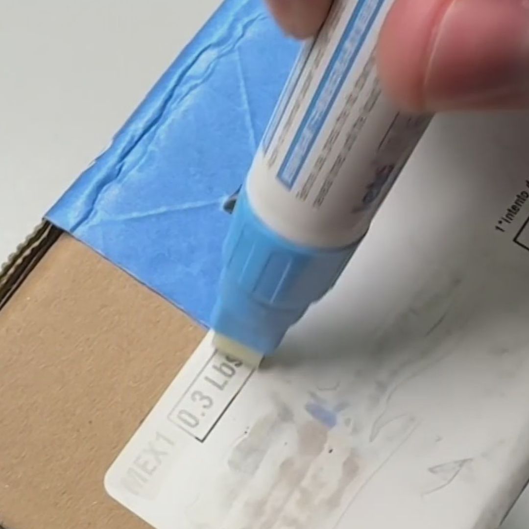 Los Riesgos de Tirar Bolsas y Cajas de Paquetería con Datos Personales a la Basura