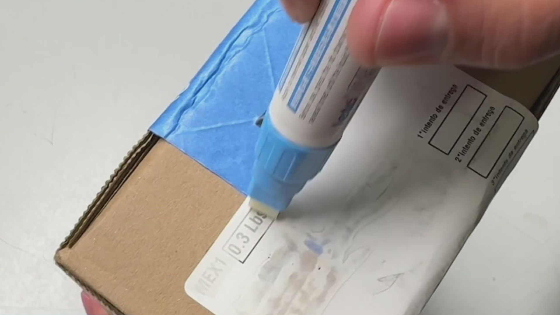 Los Riesgos de Tirar Bolsas y Cajas de Paquetería con Datos Personales a la Basura