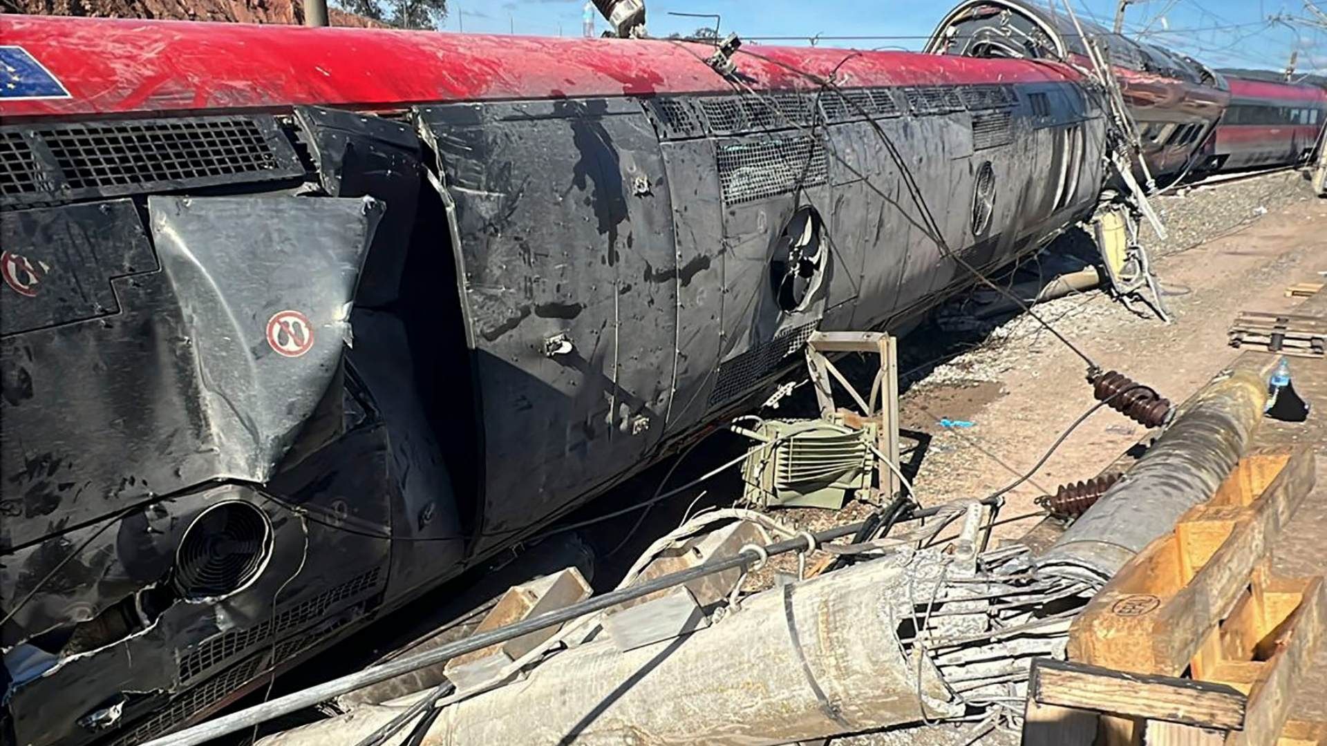 Van 41 Muertos por Descarrilamiento de Trenes en España; Siguen 39 Personas Hospitalizadas.