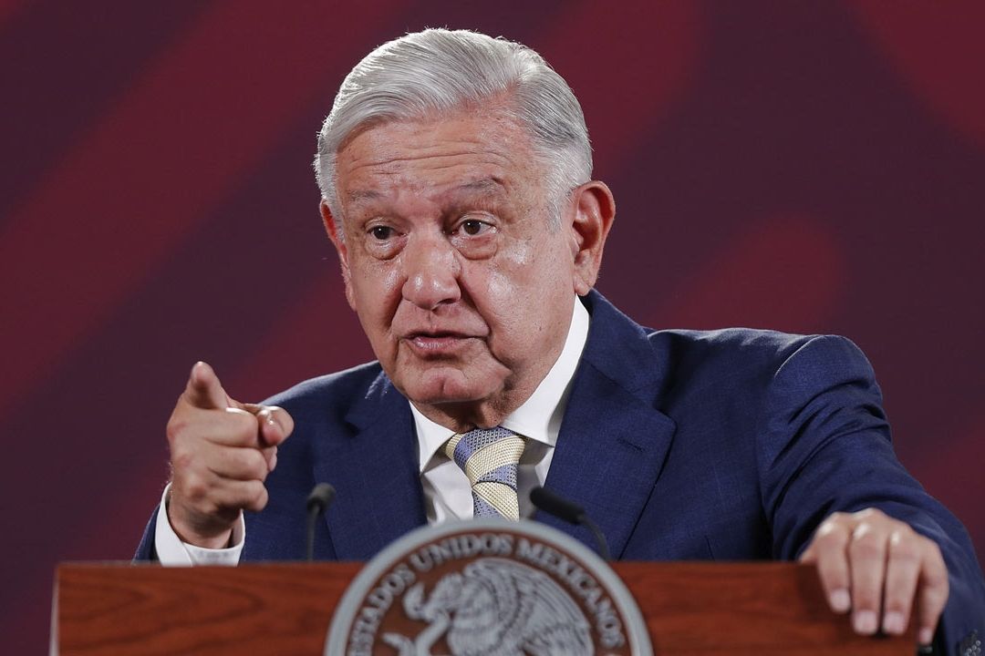 El presidente Andrés Manuel López Obrador presenta su mañanera desde Palacio Nacional