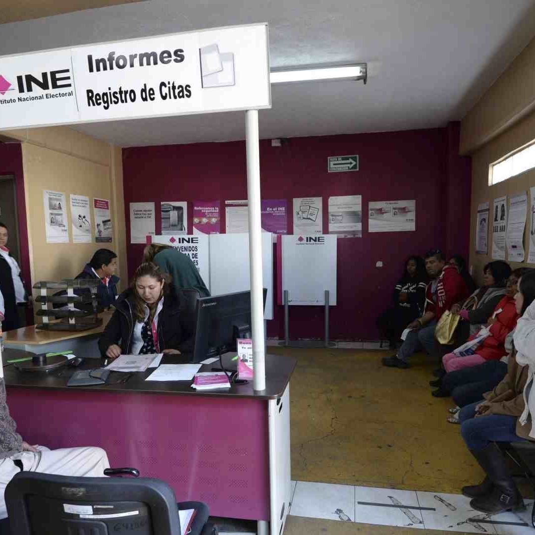 La Credencial del INE puede ser tramitada por cualquier ciudadano mexicano a partir de los 18 años y tiene una vigencia de 10 años.