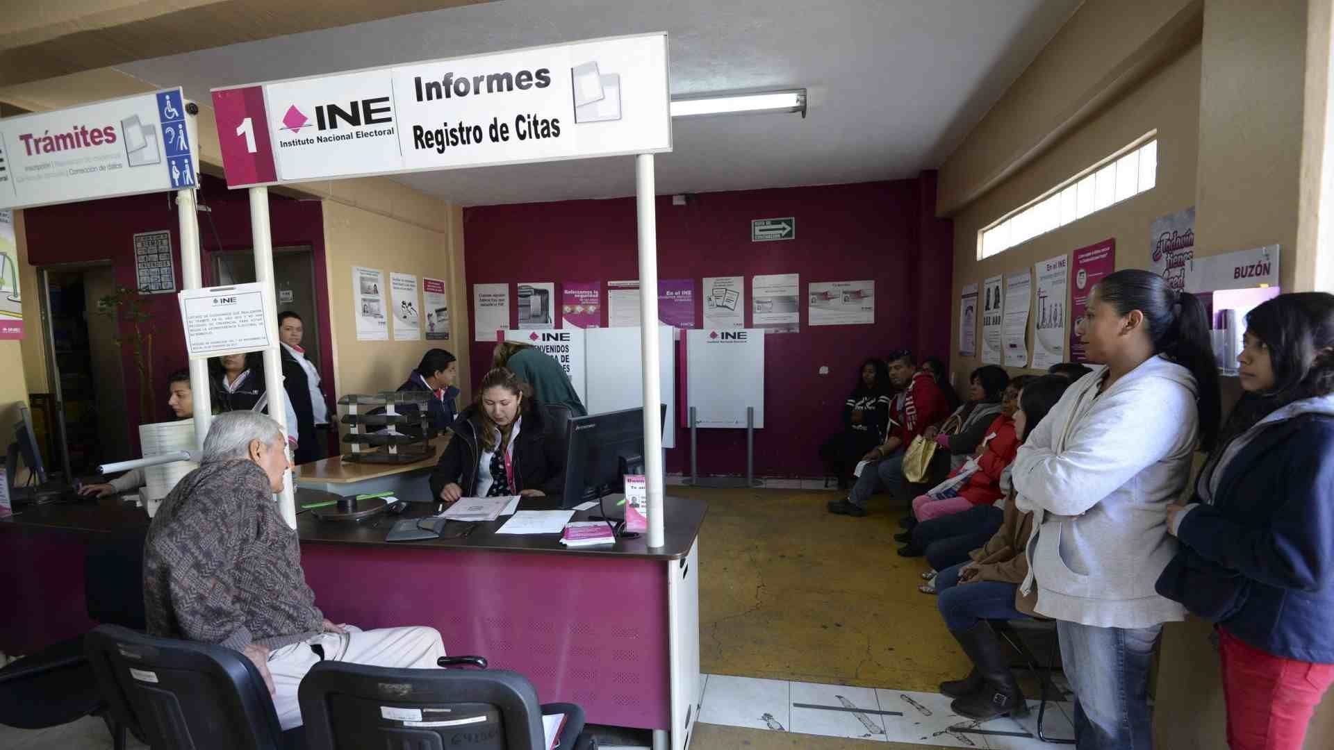 La Credencial del INE puede ser tramitada por cualquier ciudadano mexicano a partir de los 18 años y tiene una vigencia de 10 años.