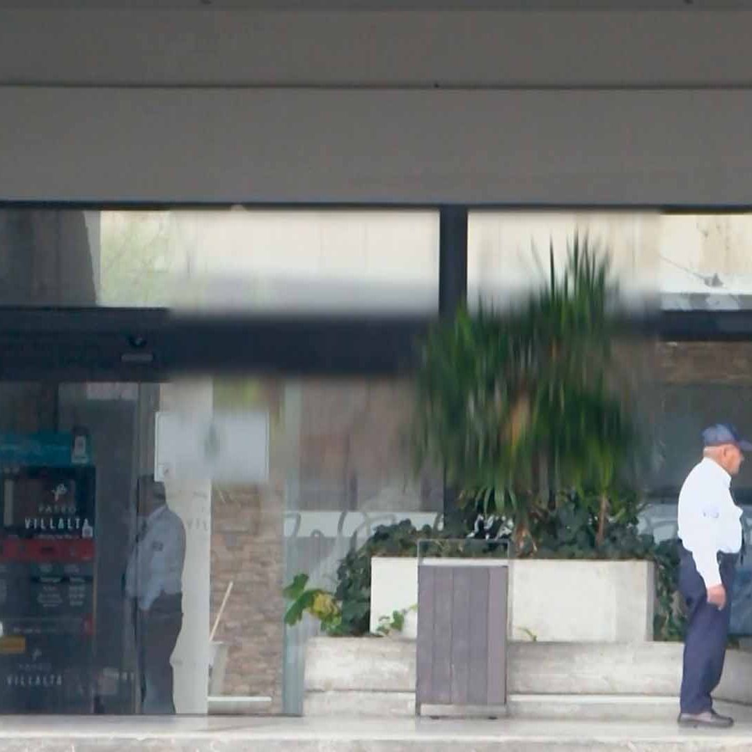 Detienen a Mujer por Arrojarles Café Hirviendo a Niños por Platicar en Cine de Saltillo