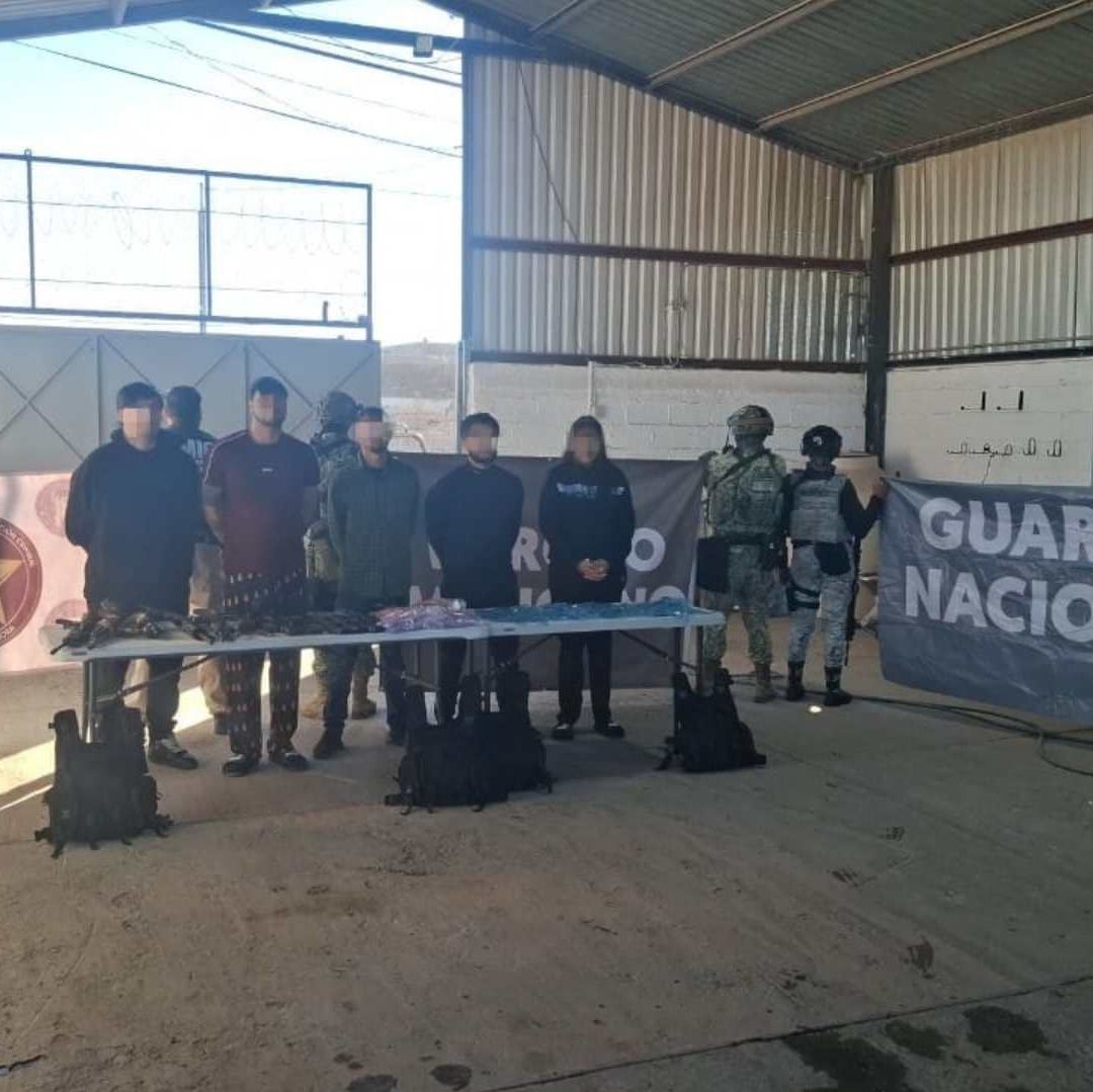 Siete Personas Detenidas en Pitiquito; se les Aseguraron Armas y Cientos de Dosis de Narcóticos