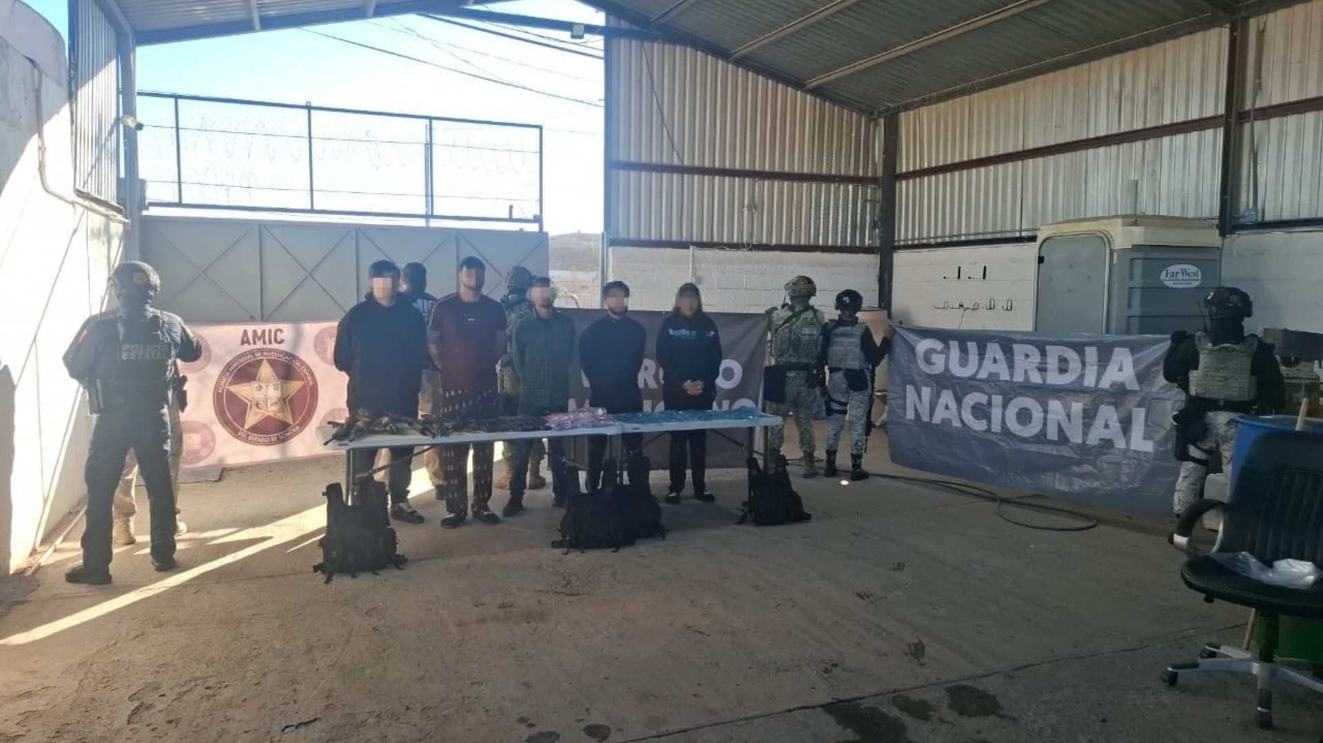 Siete Personas Detenidas en Pitiquito; se les Aseguraron Armas y Cientos de Dosis de Narcóticos