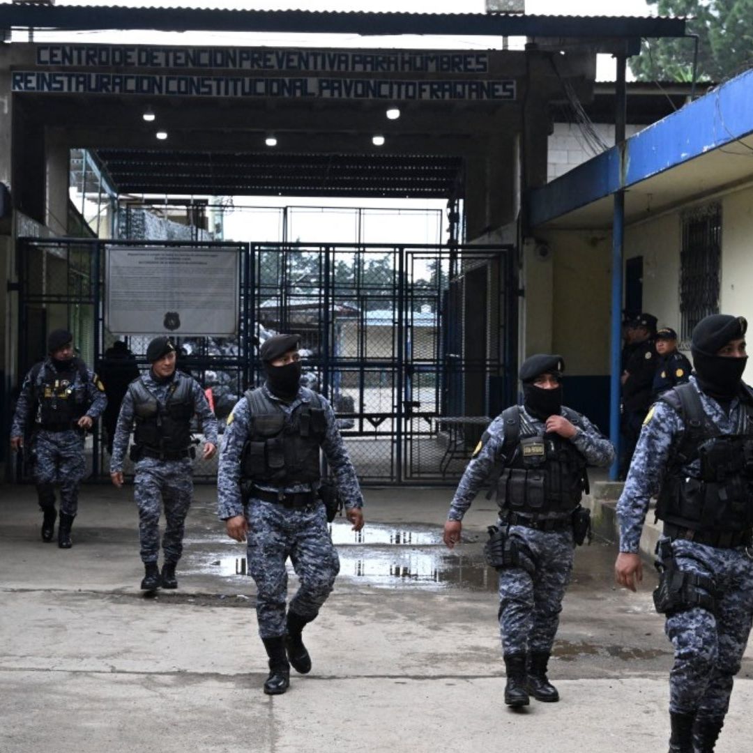 Pandilleros Se Amotinan y Toman Como Rehenes a Más de 40 Guardias en Cárceles de Guatemala.