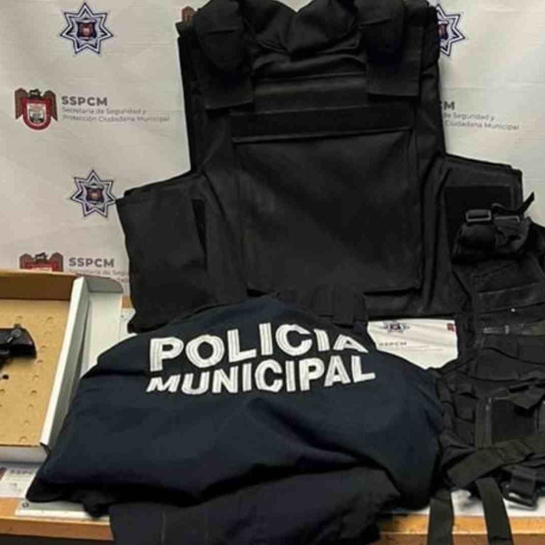 Uniforme y Arma de Uso Policiaco Asegurados al Menor en Tijuana