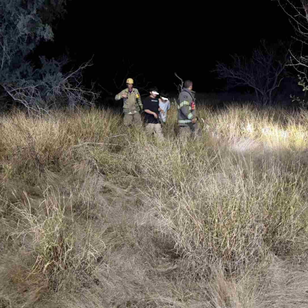 Rescatan a Dos Adolescentes tras 9 Horas Sin Poder Bajar de Cerro El Bachoco en Hermosillo