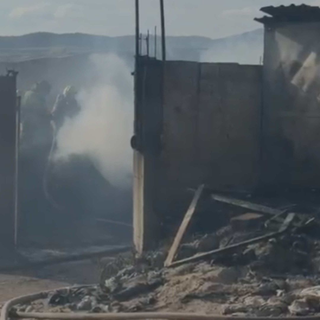 Fuerte Incendio en Fábrica de Colchones en la Comunidad de La Palma en Querétaro