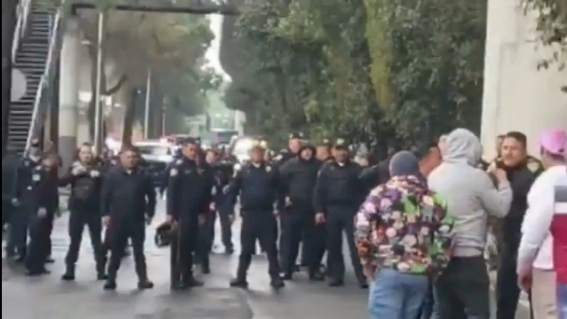 Graban Riña Entre Policías y Repartidores sobre Viaducto Tlalpan