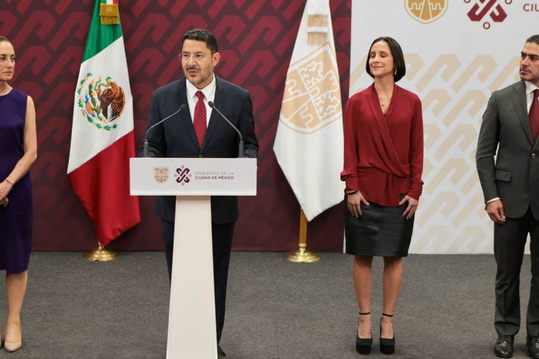 El secretario de Gobierno, Martí Batres se quedará al frente del gobierno de la CDMX
