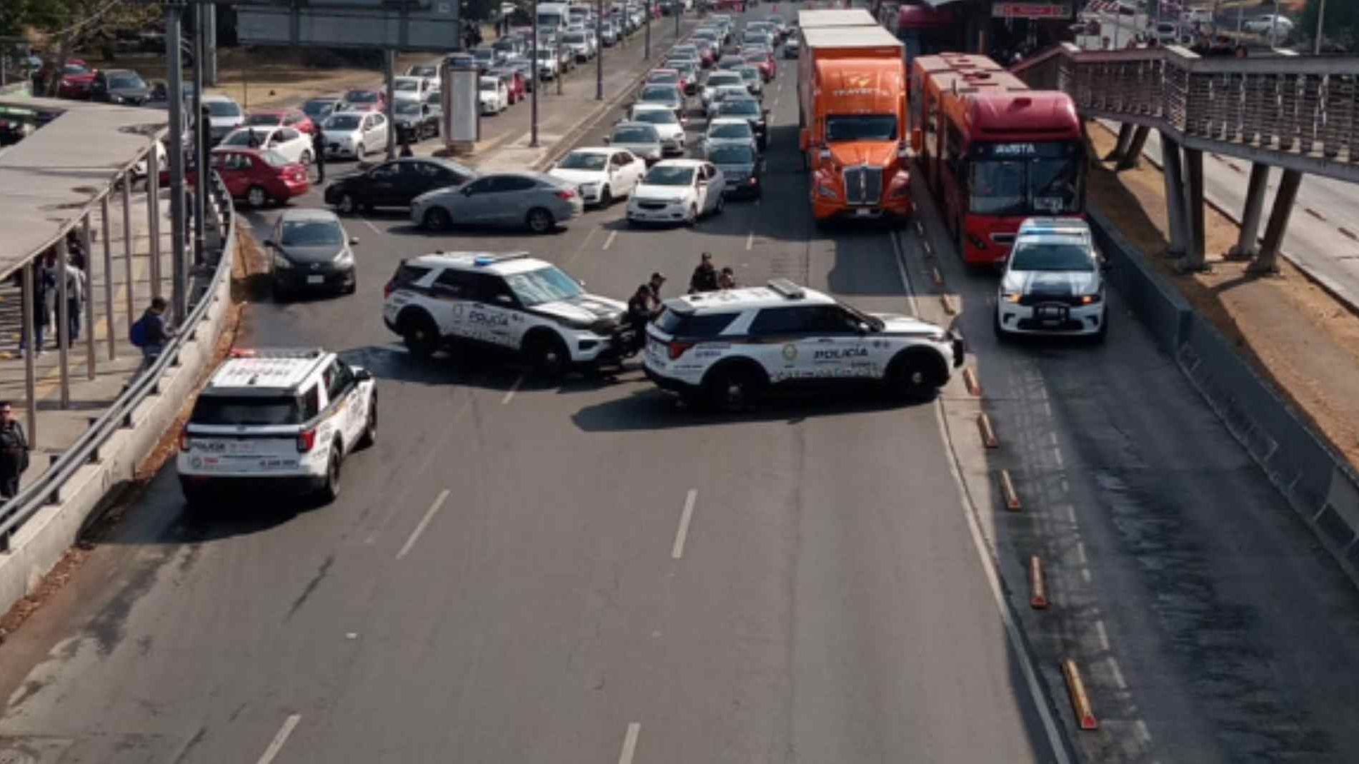Bloqueo en avenida Insurgentes. Foto: N+