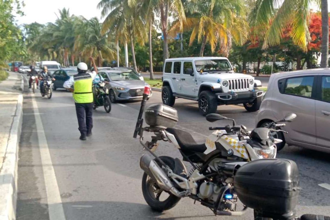 Hombre Cae Muerto por Golpe de Calor en Avenida de Cancún
