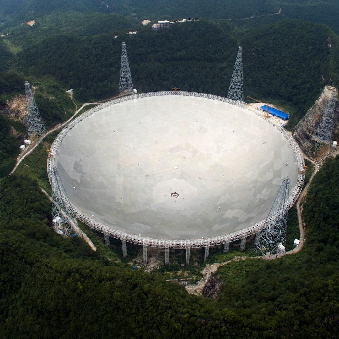 Telescopio chino FAST comprobará si 100 señales de radio son extraterrestres