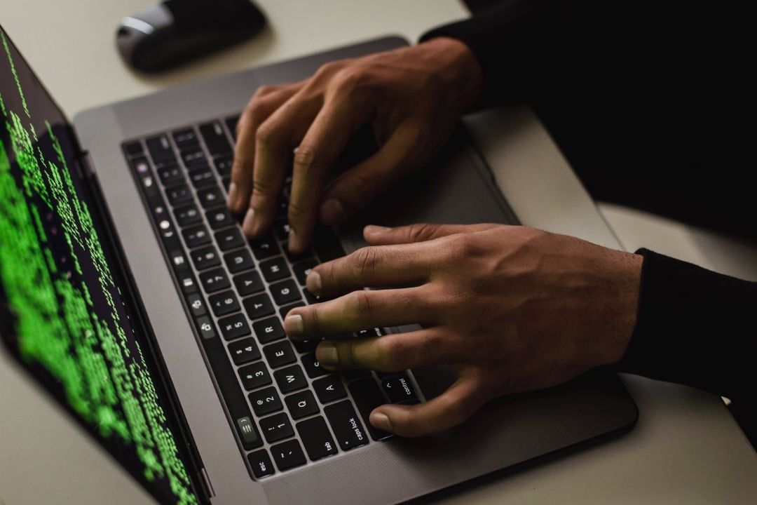 Drogas, armas, pornografía, datos personales y financieros, son algunas de las cosas que se pueden encontrar a la venta en al Dark Web