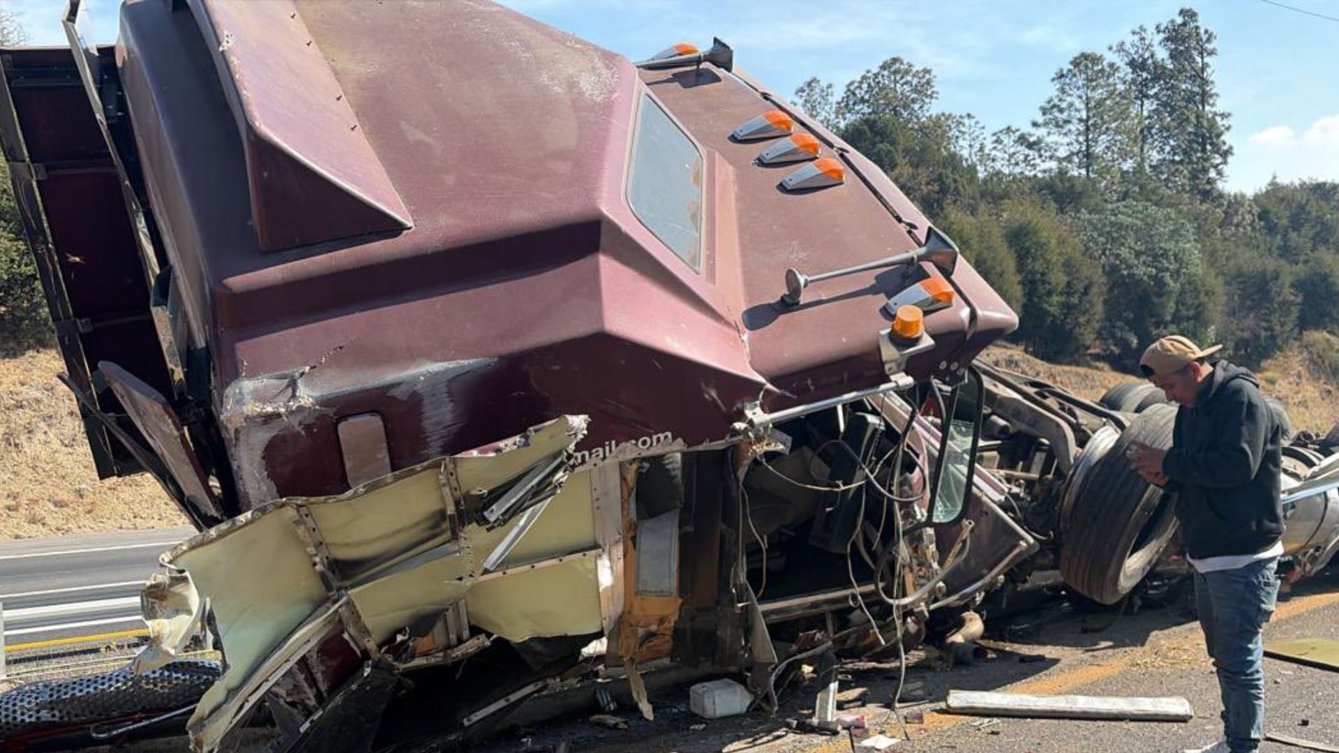 Accidente Tráiler Carretera Los Reyes Zacatepec Libramiento Apizaco Huamantla Yauhquemehcan Tlaxcala