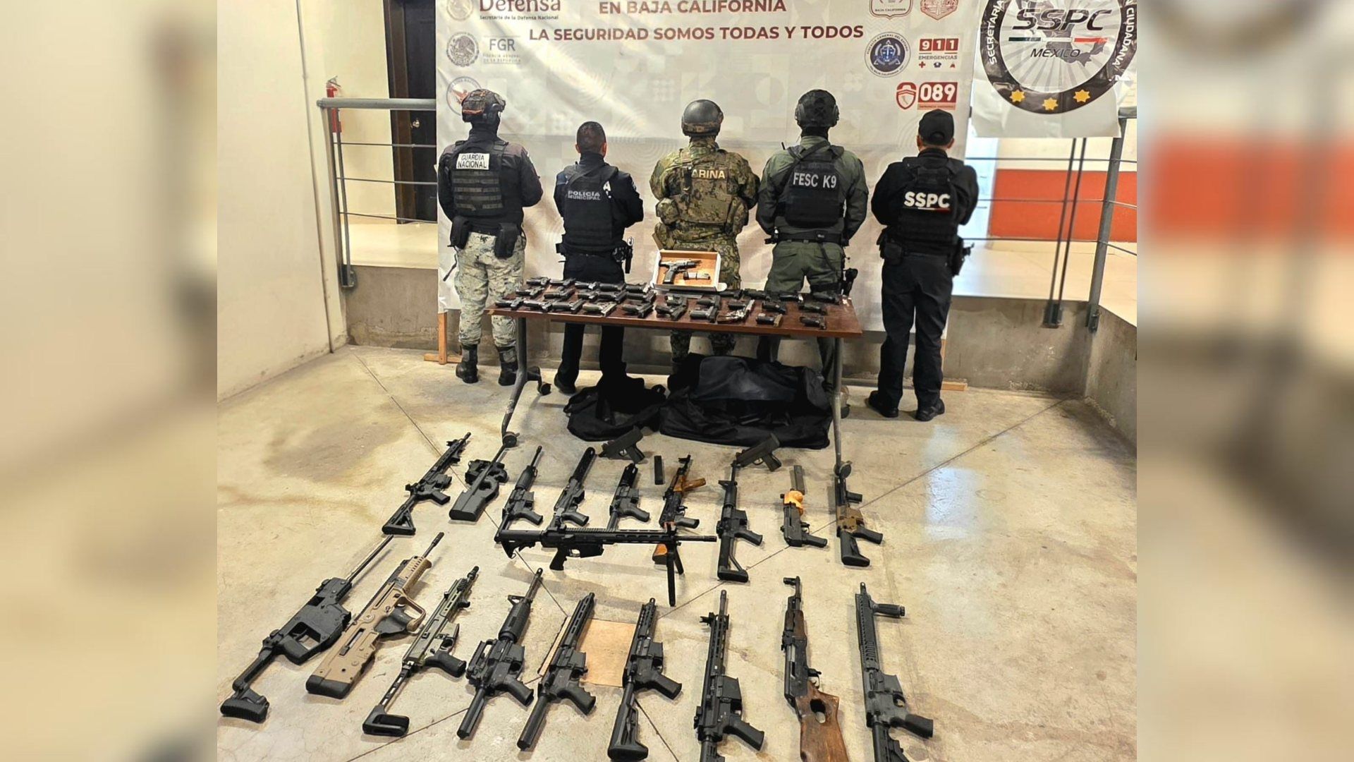 Decomisan Arsenal de más de 50 Armas Dentro de Vehículo Abandonado en Zona Este de Tijuana