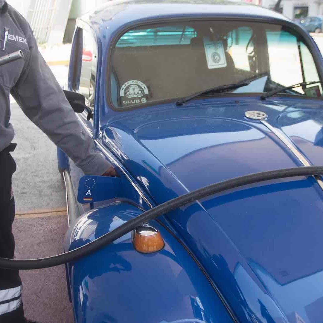 El mejor momento del día para recargar gasolina es después de las 6 de la tarde