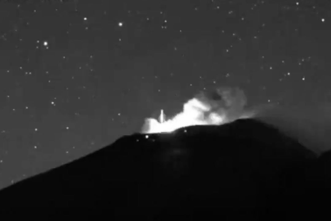 Captan supuestos ovnis que entran y salen del Popocatépetl