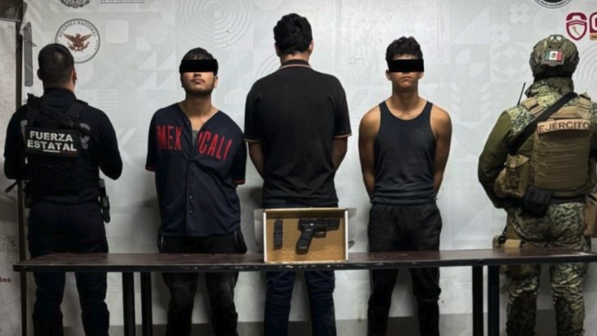 Aseguran Arma de Fuego y Droga tras Persecución en Mexicali; Hay Tres Detenidos