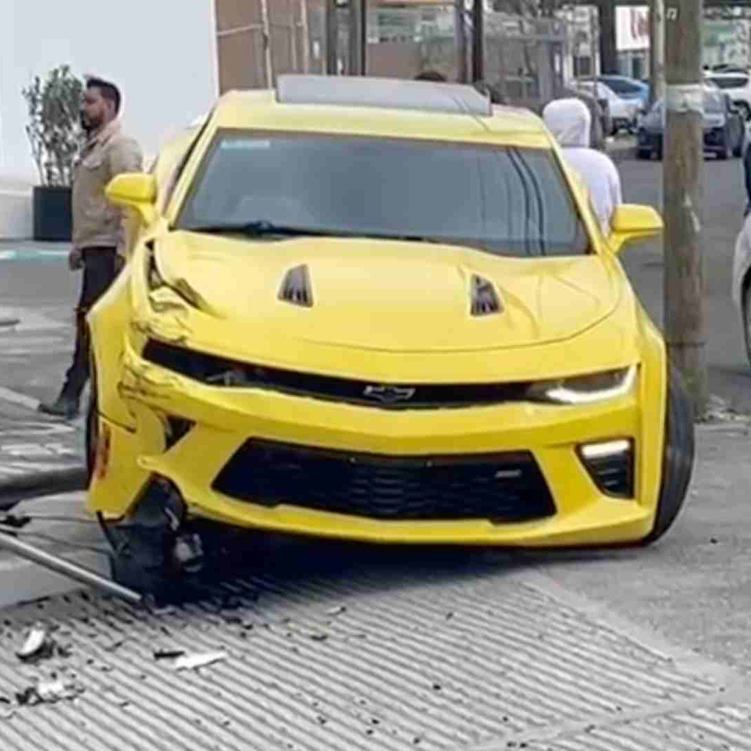 Carro Deportivo se Estrella en Agencia de Autos en Querétaro