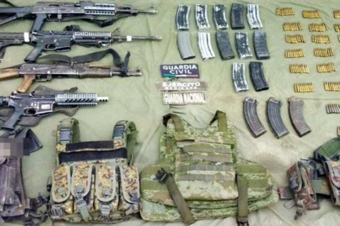 Comando y Ejército se enfrentan en Apatzingán, Michoacán