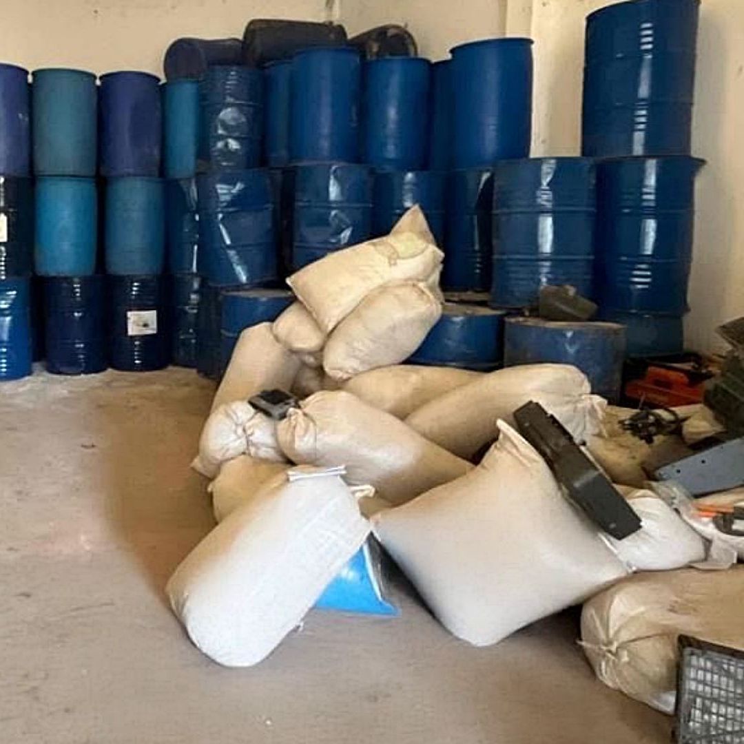 Bodega asegurada por las fuerzas de seguridad en Guerrero. Foto: X @OHarfuch