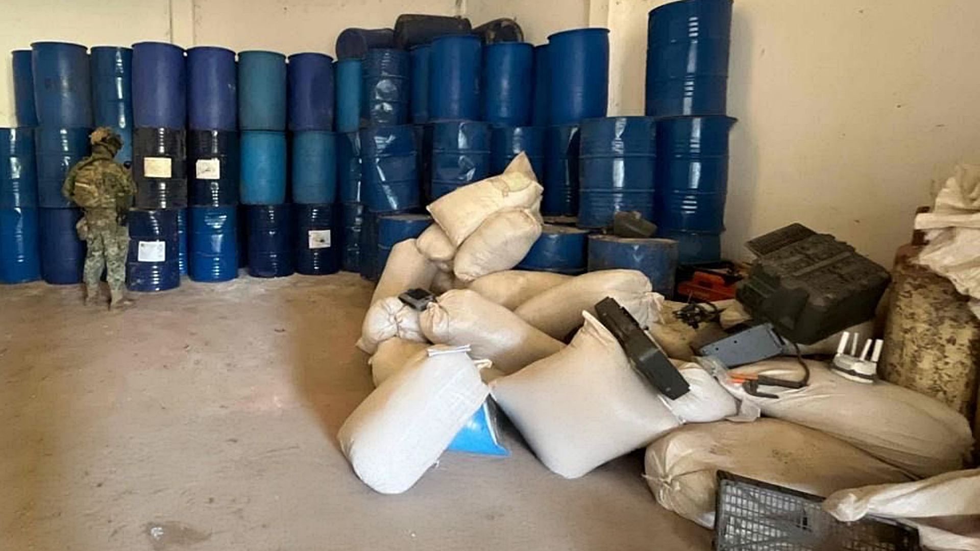 Bodega asegurada por las fuerzas de seguridad en Guerrero. Foto: X @OHarfuch