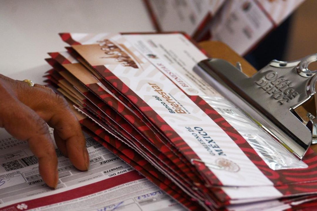 Entrega de tarjetas de la Pensión del Bienestar de las Personas Adultas Mayores
