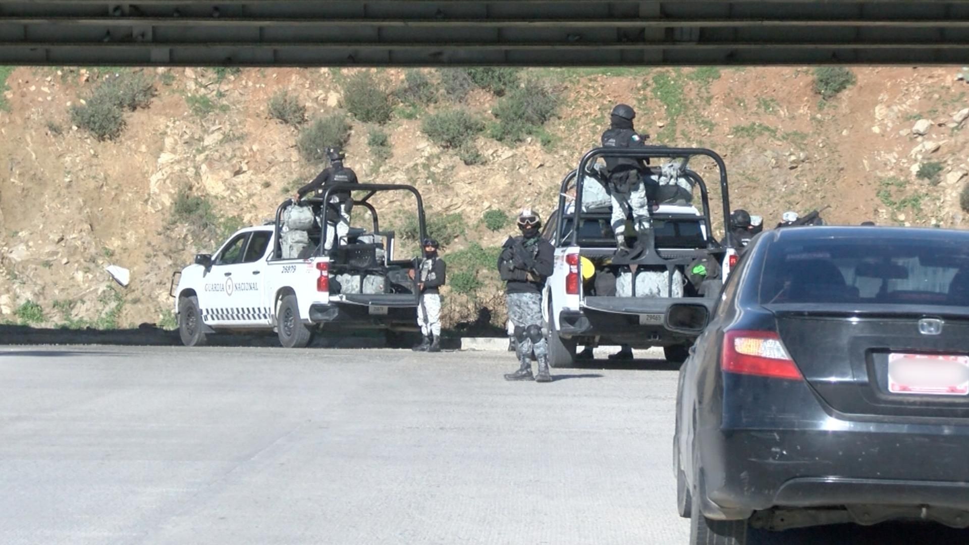 Guardia Nacional en puente de carretera Libre Tijuana-Tecate