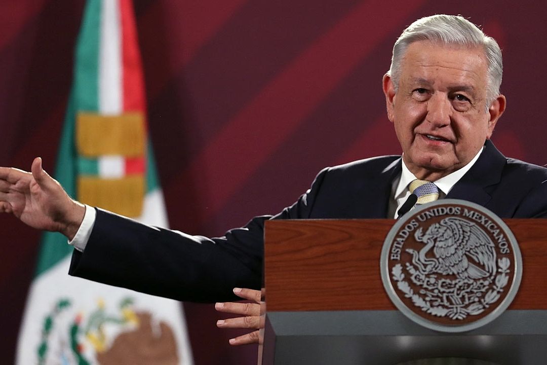 El presidente Andrés Manuel López Obrador presenta su mañanera desde Palacio Nacional