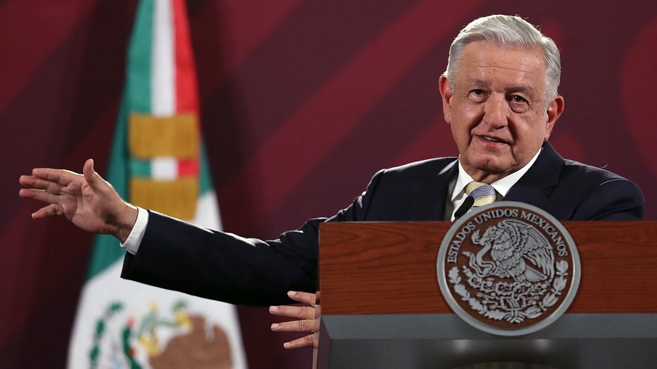 El presidente Andrés Manuel López Obrador presenta su mañanera desde Palacio Nacional