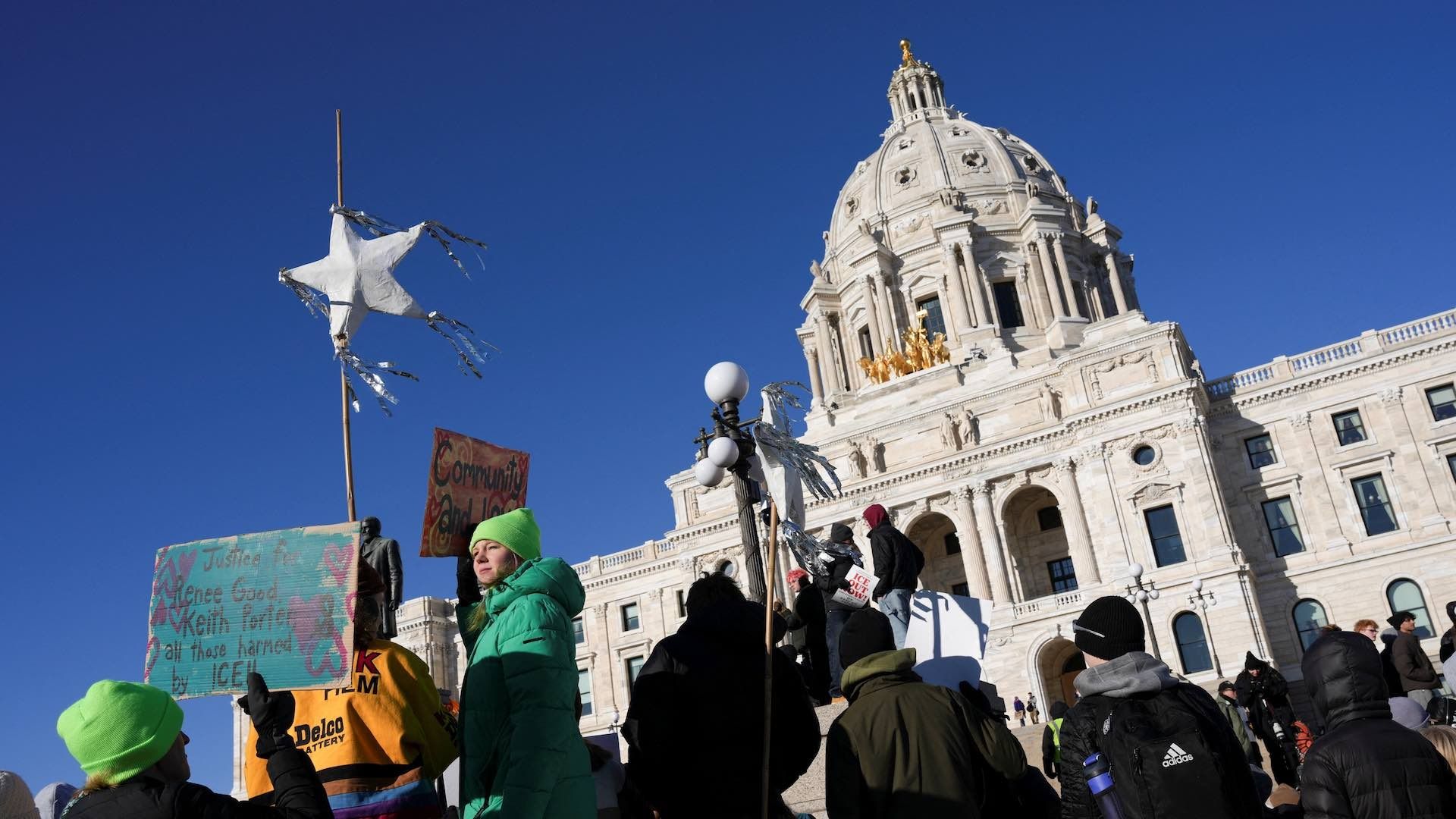 Protesta en Minneapolis contra las redadas de ICE en Minnesota