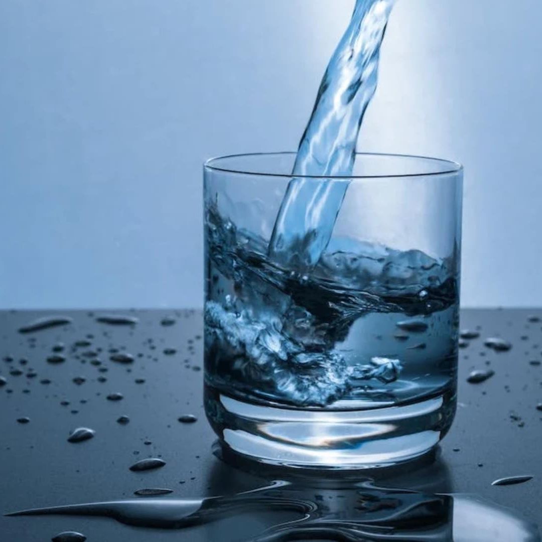 ¿Cuántos Vasos de Agua o Líquido Debes Consumir al Día?