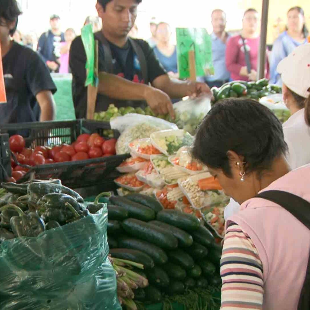 "La Canastita Poblana" apoya a la economía de los habitantes de Puebla. Foto: Miguel Hernández | N+