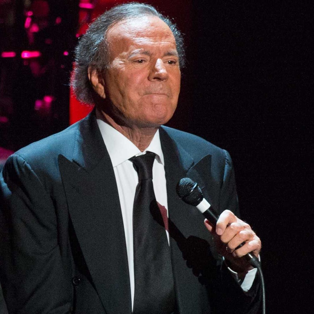 Julio Iglesias, en Medio del Escándalo: Reviven Momentos en que Incomoda a Entrevistadoras