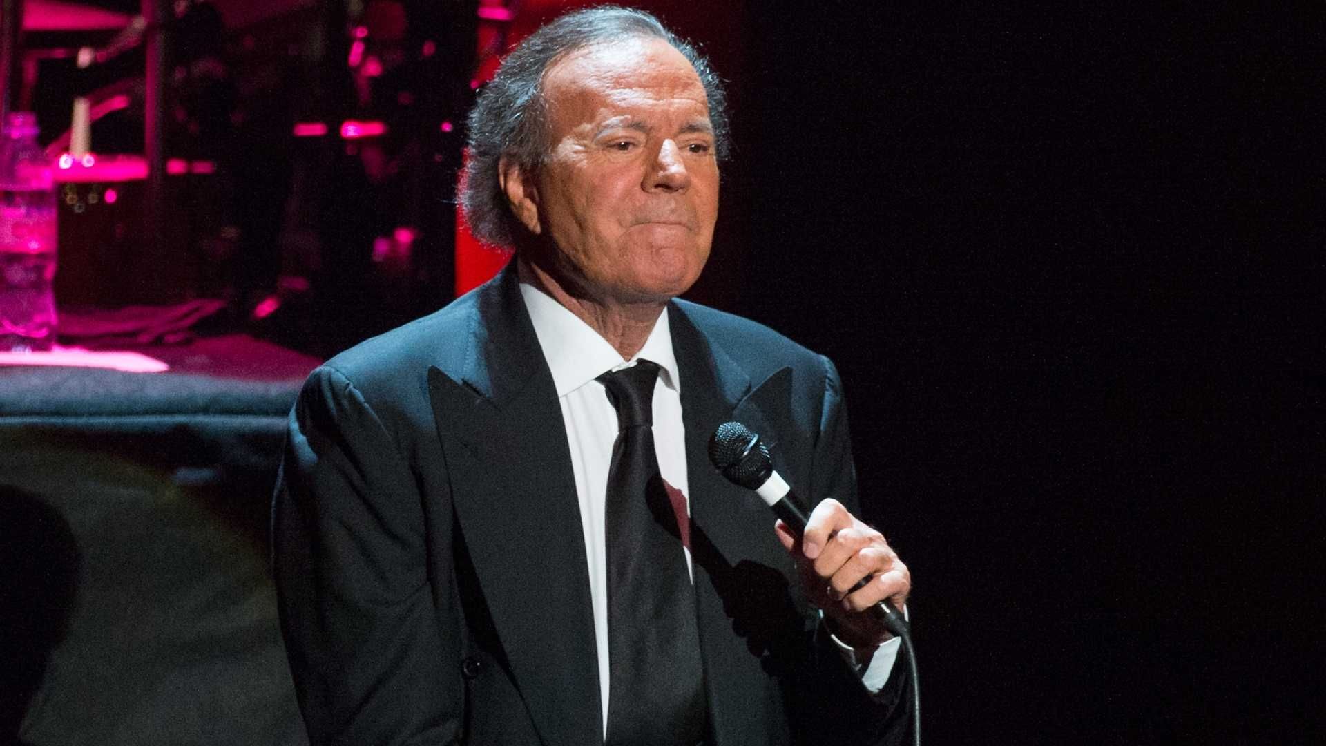 Julio Iglesias, en Medio del Escándalo: Reviven Momentos en que Incomoda a Entrevistadoras