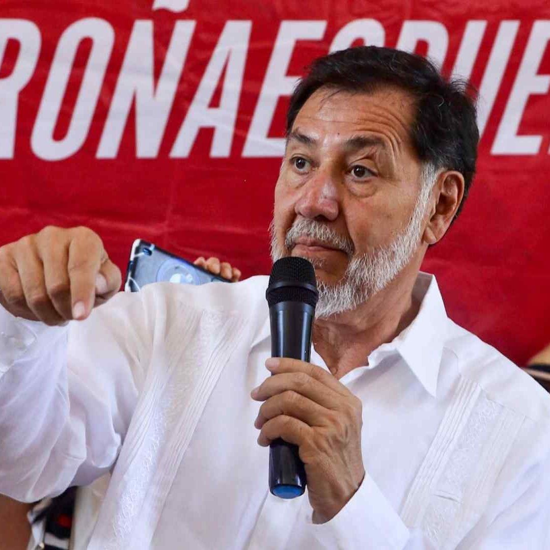 Gerardo Fernández Noroña durante su gira por Oaxaca.