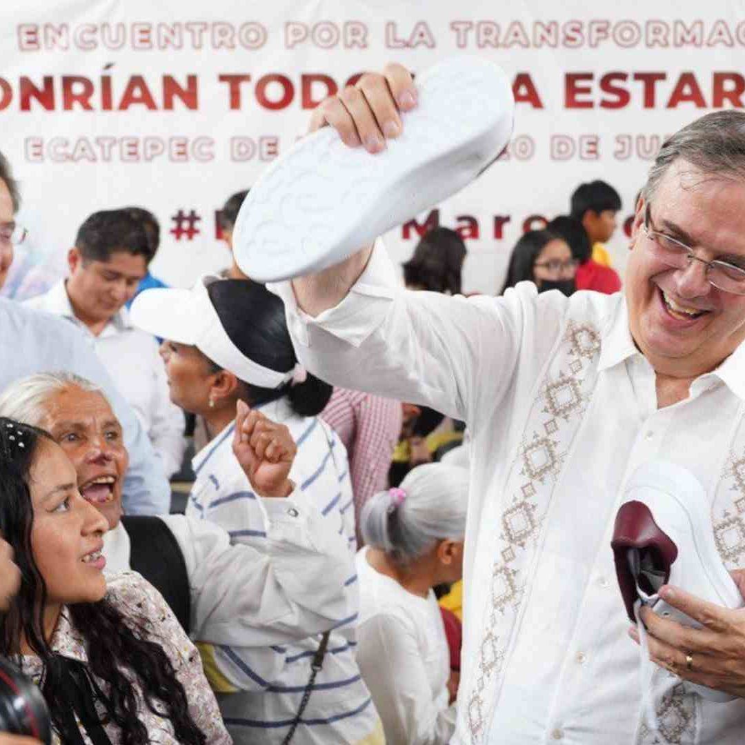 Marcelo Ebrard durante un encuentro con jóvenes en Ecatepec, Estado de México