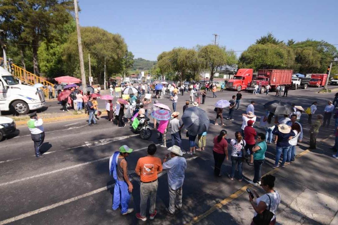 Retiran a Empujones a Alcalde de Banderilla, Veracruz