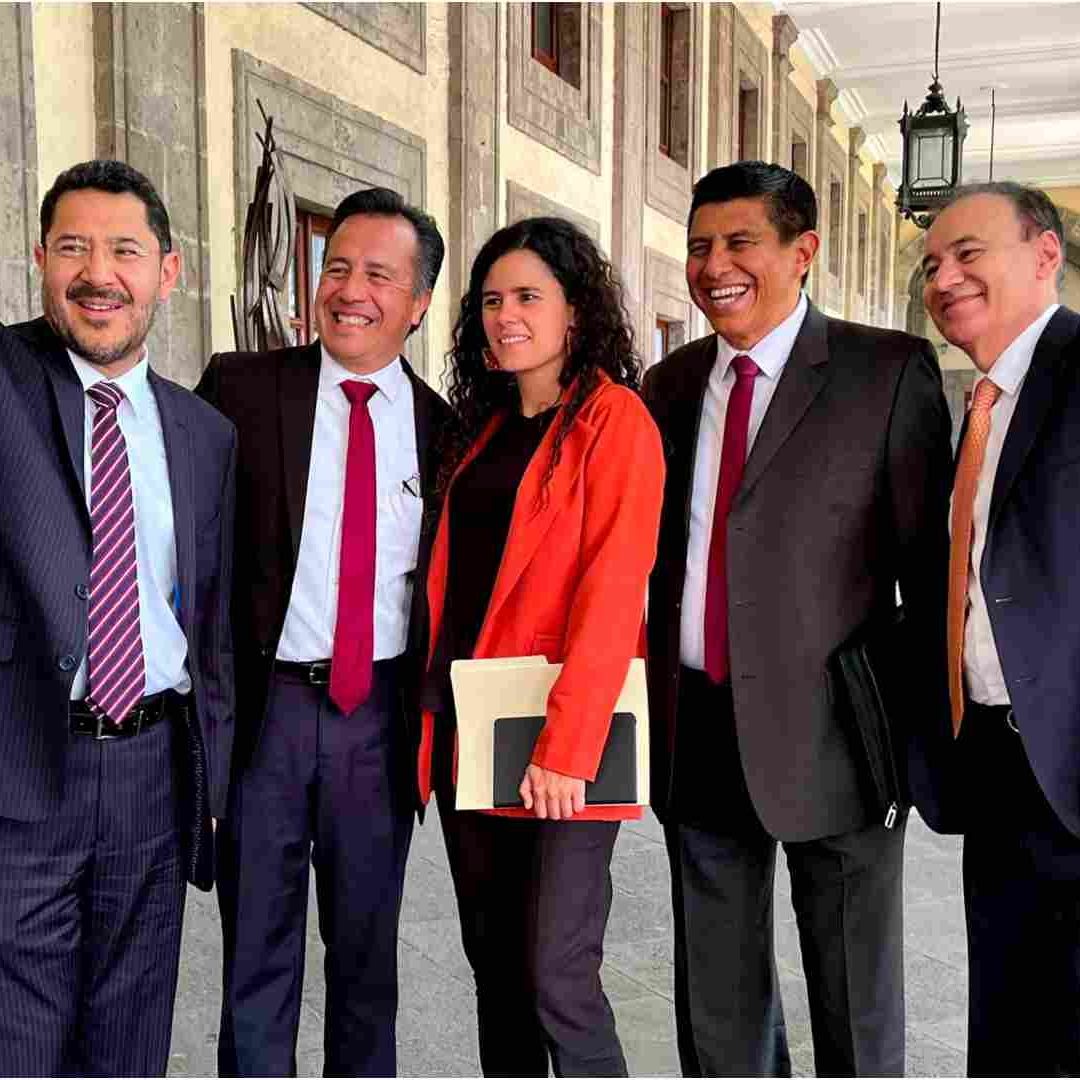 Gobernadores con la nueva secretaria de Gobernación, Luisa María Alcalde tras la reunión con AMLO.