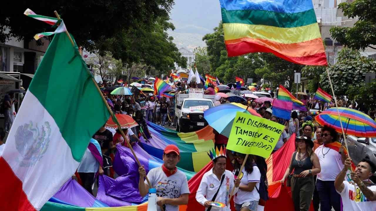 En México, estos mensajes versan en torno al odio contra los miembros del colectivo LGBT y la supuesta imposición de la denominada "ideología de género"