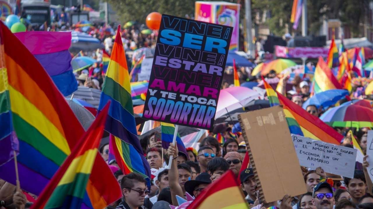 Varias estaciones del Metro y Metrobús cerrarán por la Marcha LGBT+ en la CDMX
