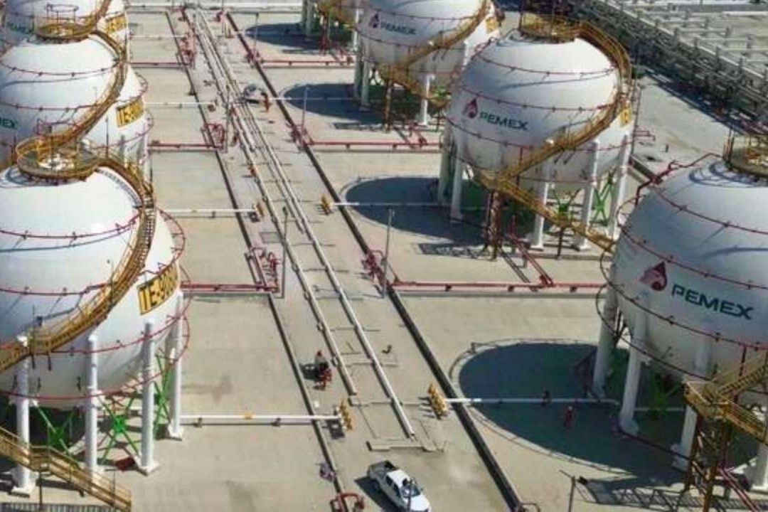 Pemex Investigará Incidentes en Refinería y Helicóptero