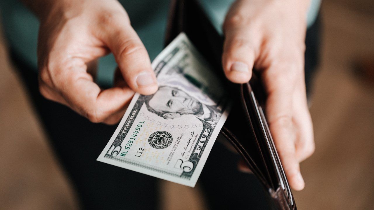A cómo está el dólar hoy 23 de junio de 2023 y el tipo de cambio en México