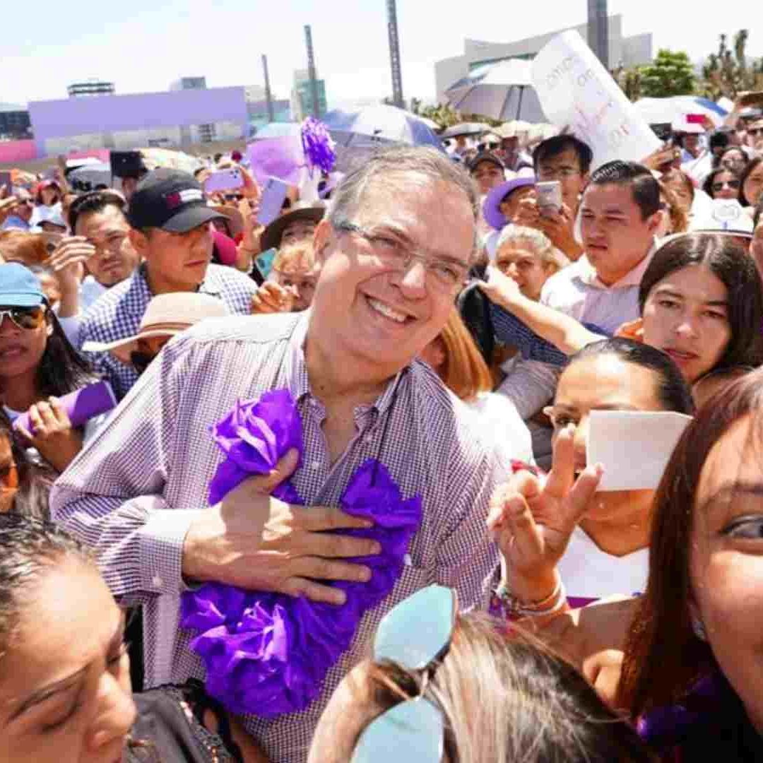 Marcelo Ebrard en un encuentro con mujeres en Pachuca, Hidalgo.