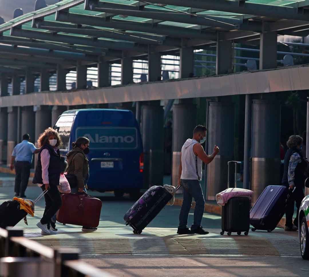 Falla en Avión Provoca Caos en Aeropuerto